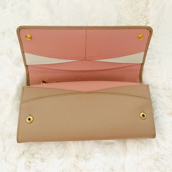 Prada Wallet - Picture 2 of 10